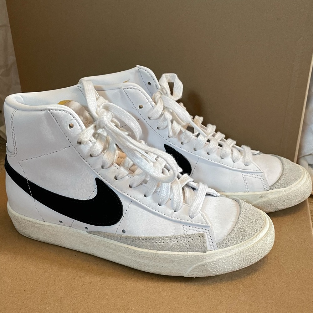 Women’s Nike Blazer High Top - white/black 5.5